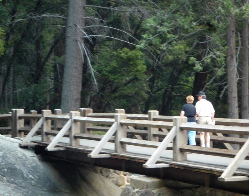 1010021_MomDad_YosFallBridgeYosemite